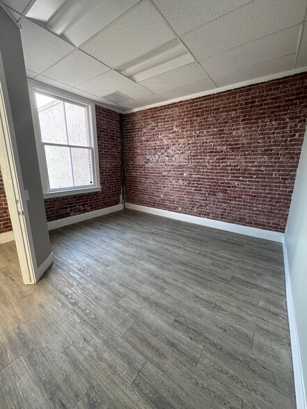 More Photos Of 138-142 S K St, Tulare Storefront Retail Office For Lease