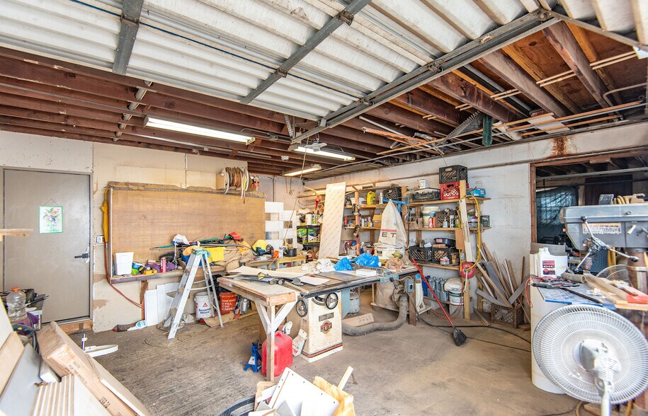 More Photos Of 2250 W Palm Ave, Hialeah Office For Sale