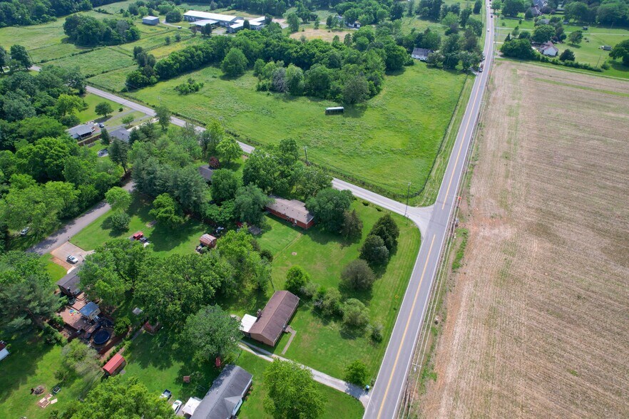 More Photos Of 131 Kingwood Ln, Rockvale Flex For Sale