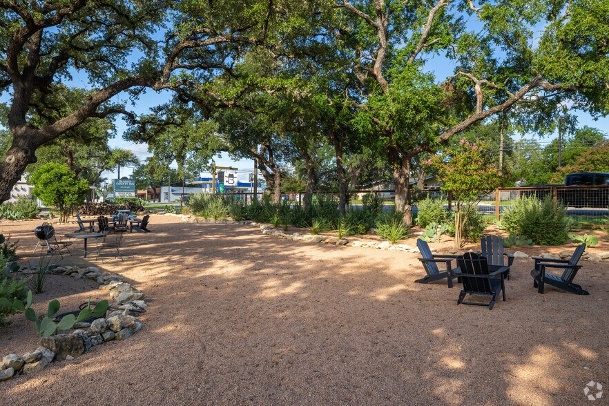 More Photos Of 902 Main St, Blanco Office Residential For Sale