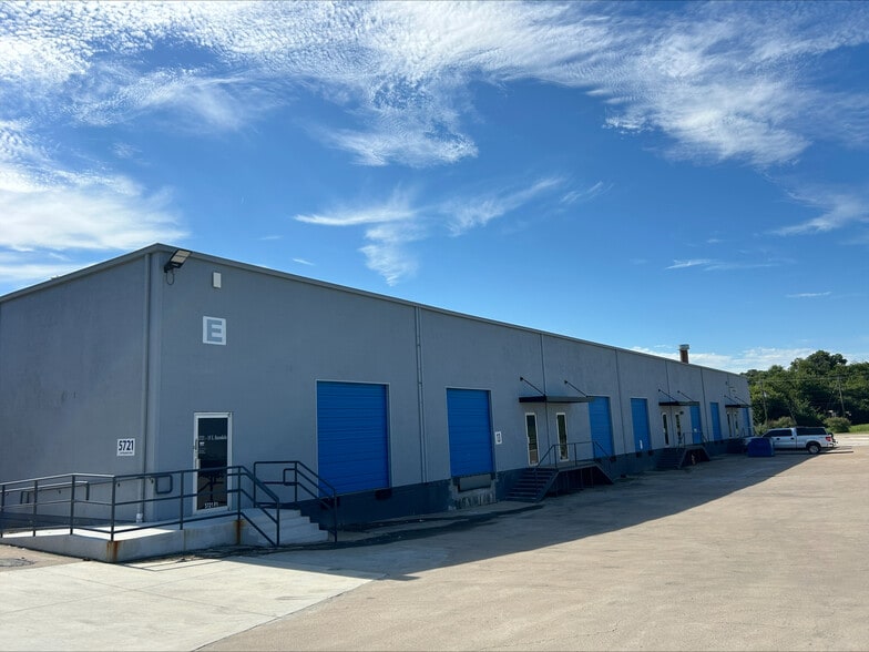 More Photos Of 5721 E Rosedale St, Fort Worth Unknown For Lease