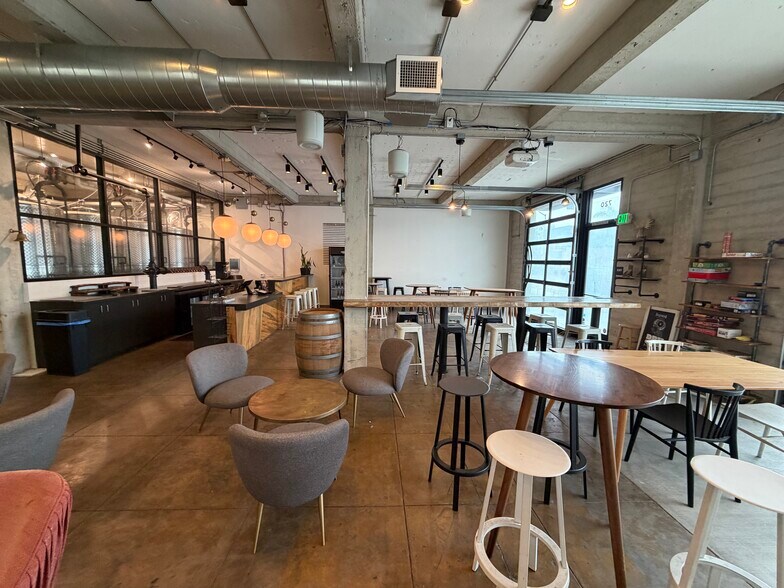 More Photos Of 700 E Broadway, Long Beach Restaurant For Sale