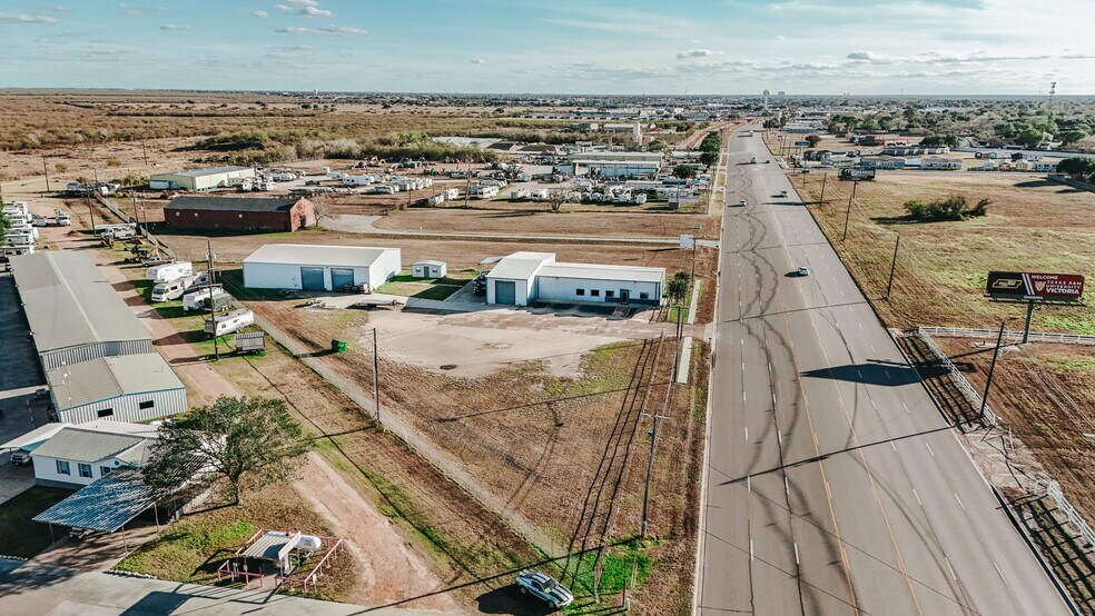 More Photos Of 13012 Navarro st, Victoria Flex For Sale