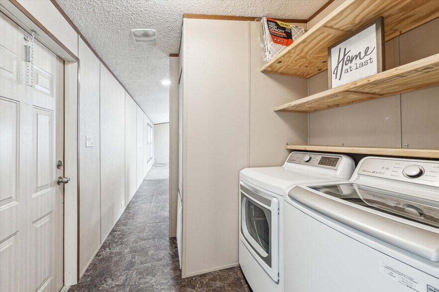 More Photos Of 3733 Rest Home Rd, Pearland Flex For Sale