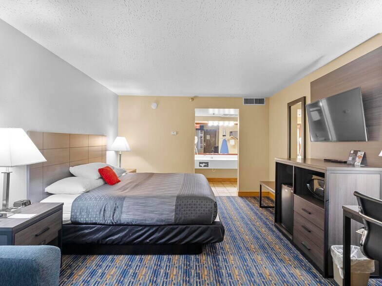 More Photos Of 850 S Bluff St, St George Hotel For Sale