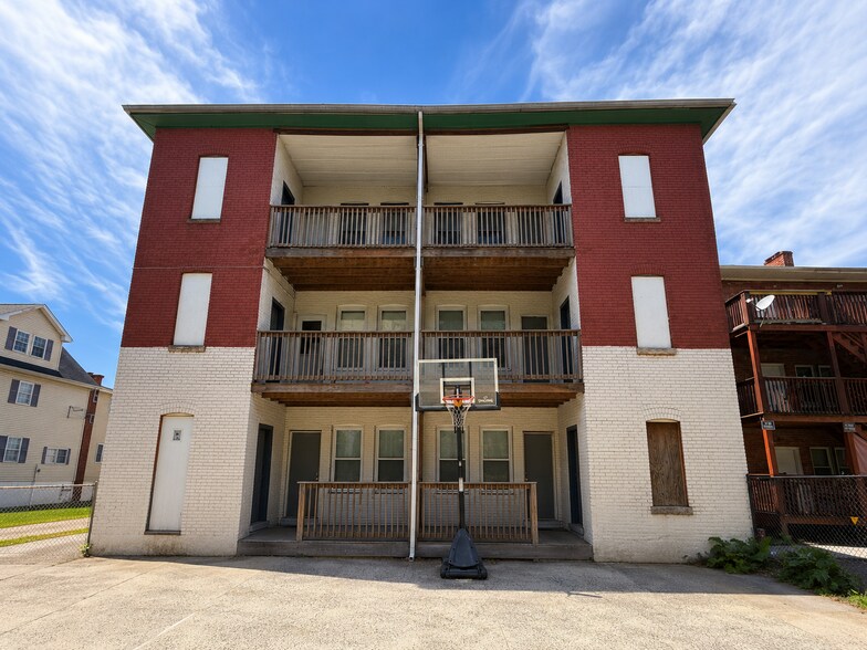 Primary Photo Of 18-20 Lawrence St, Hartford Apartments For Sale