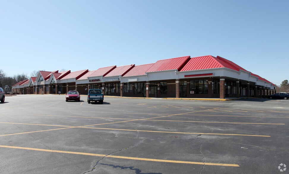 More Photos Of 602-622 Rauhut St, Burlington Unknown For Lease