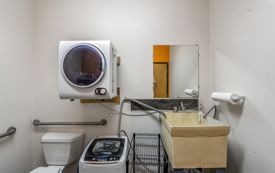 More Photos Of 36 Bisbee Ct, Santa Fe Warehouse For Sale