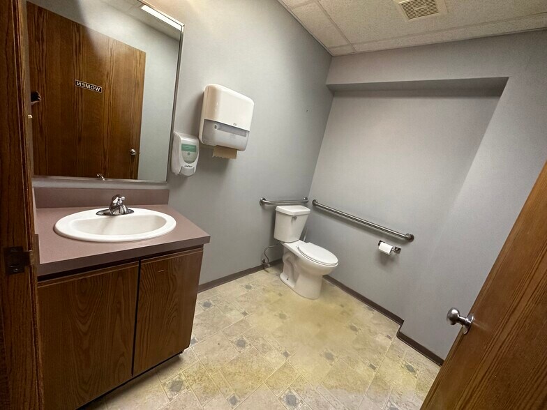 More Photos Of 8343 E 32nd St N, Wichita Office For Lease