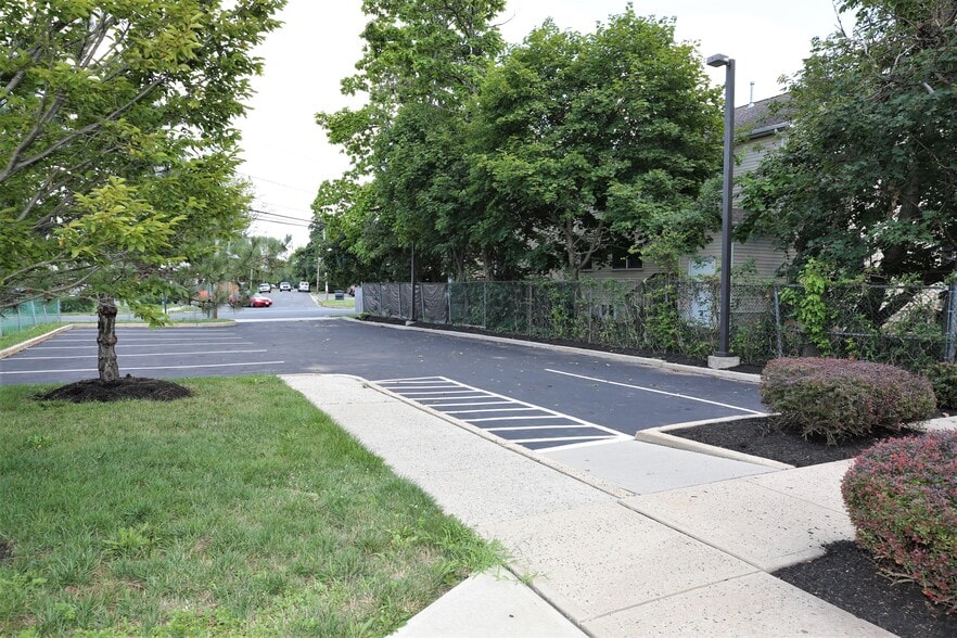 More Photos Of 60 Millstone Rd, Somerset Light Distribution For Lease