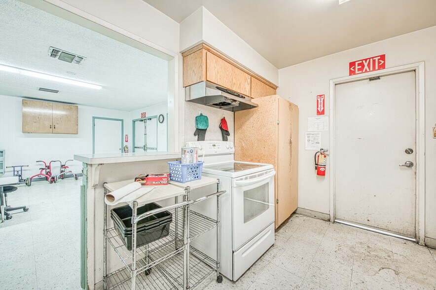More Photos Of 3311-3315 E Sierra Madre Ave, Fresno Daycare Center For Sale