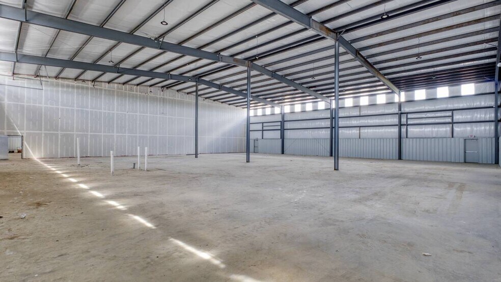 More Photos Of 19901 E Highway 51, Broken Arrow Warehouse For Lease