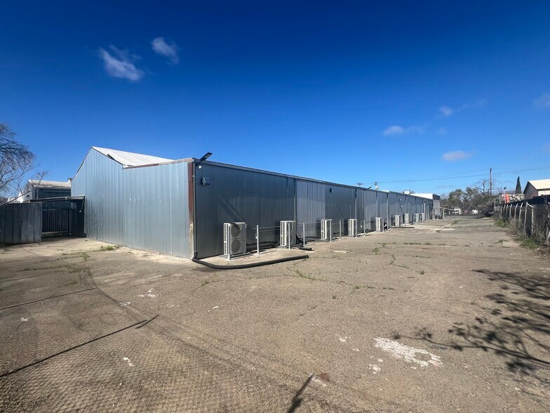 More Photos Of 1704 Kathleen Ave, Sacramento Flex For Sale