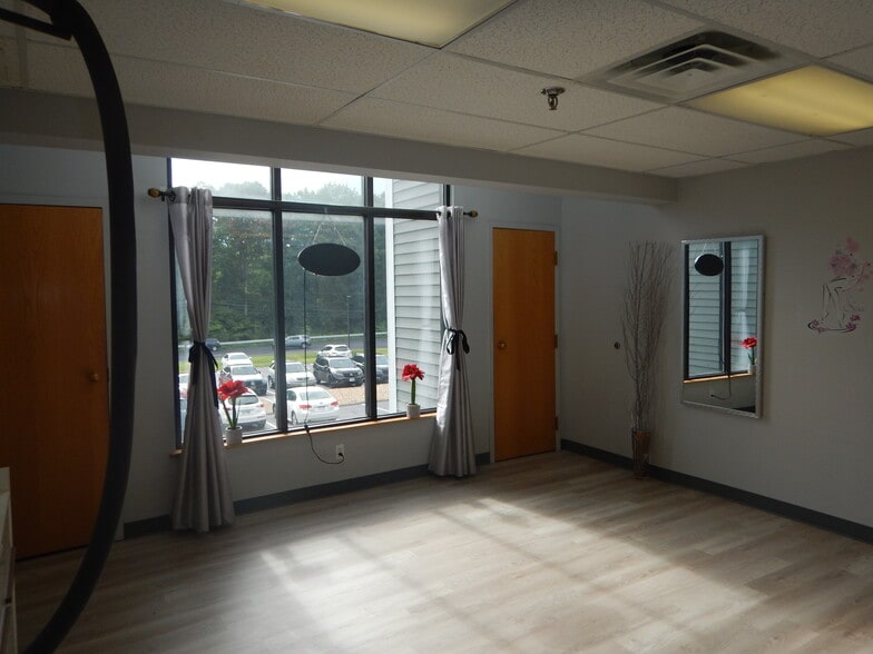 More Photos Of 254 N Broadway, Salem Storefront Retail Office For Sale