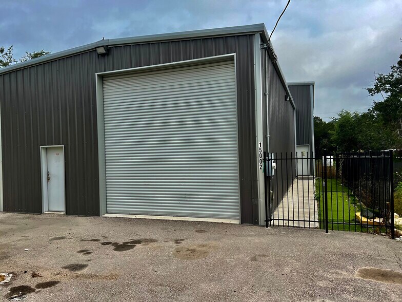 More Photos Of 15002 Iowa St, Austin Warehouse For Lease