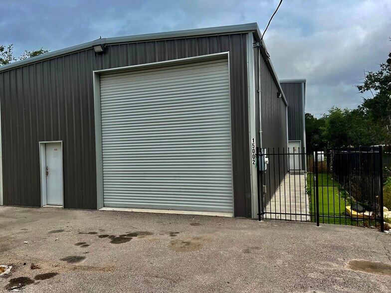 More Photos Of 15002 Iowa St, Austin Warehouse For Sale