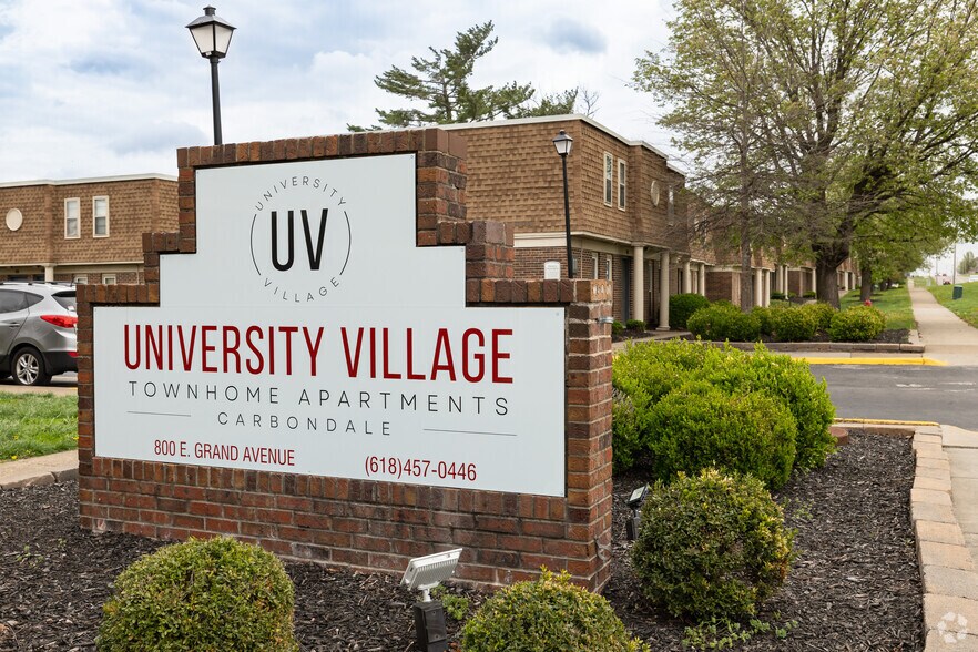 More Photos Of 800 E Grand Ave, Carbondale Apartments For Sale