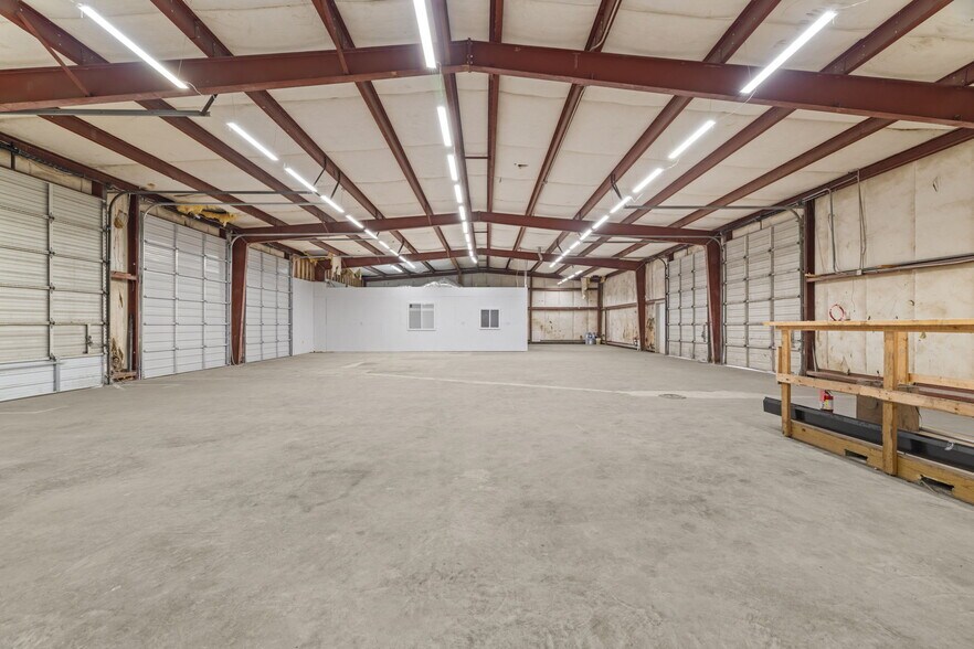 More Photos Of 10063 US-72, Rogersville Warehouse For Sale