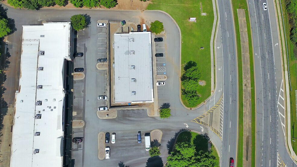 More Photos Of 12926 Highway 92, Woodstock Storefront For Lease