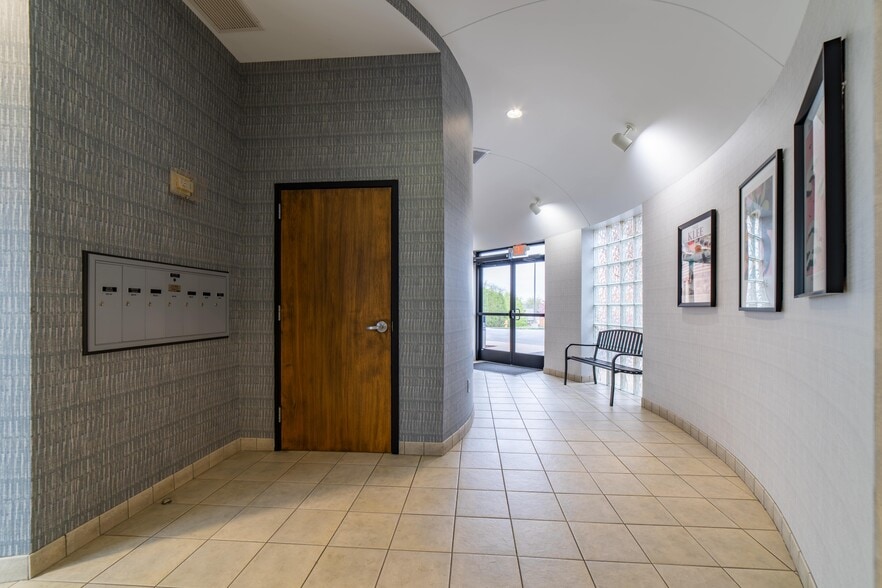 More Photos Of 100 Brevco Plz, Lake Saint Louis Medical For Lease