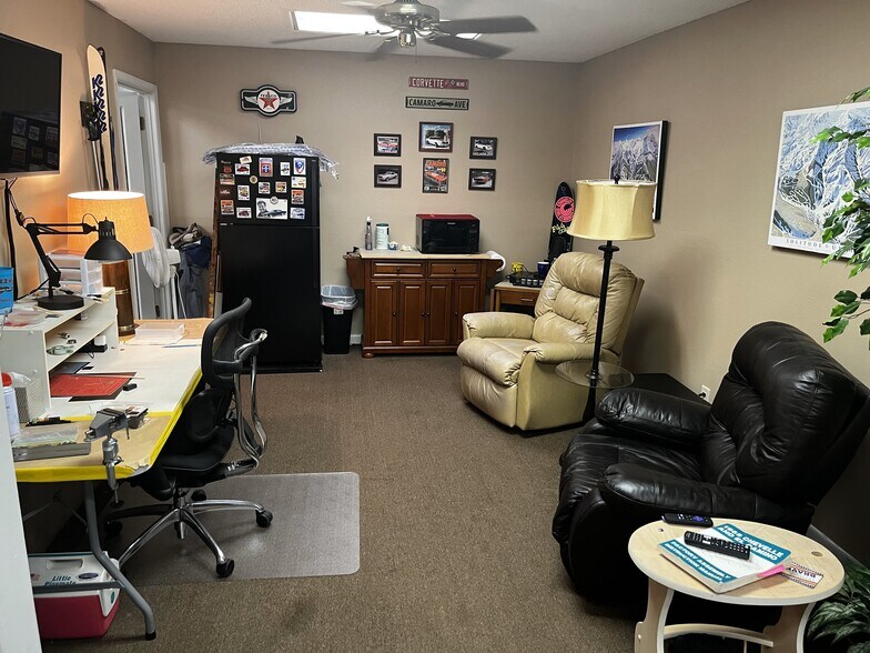 More Photos Of 174-B Semoran Commerce Pl, Apopka Light Manufacturing For Sale