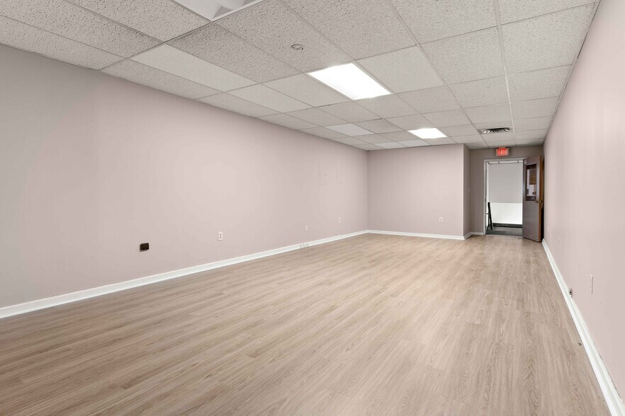 More Photos Of 1295 River St, Hyde Park Office Residential For Sale