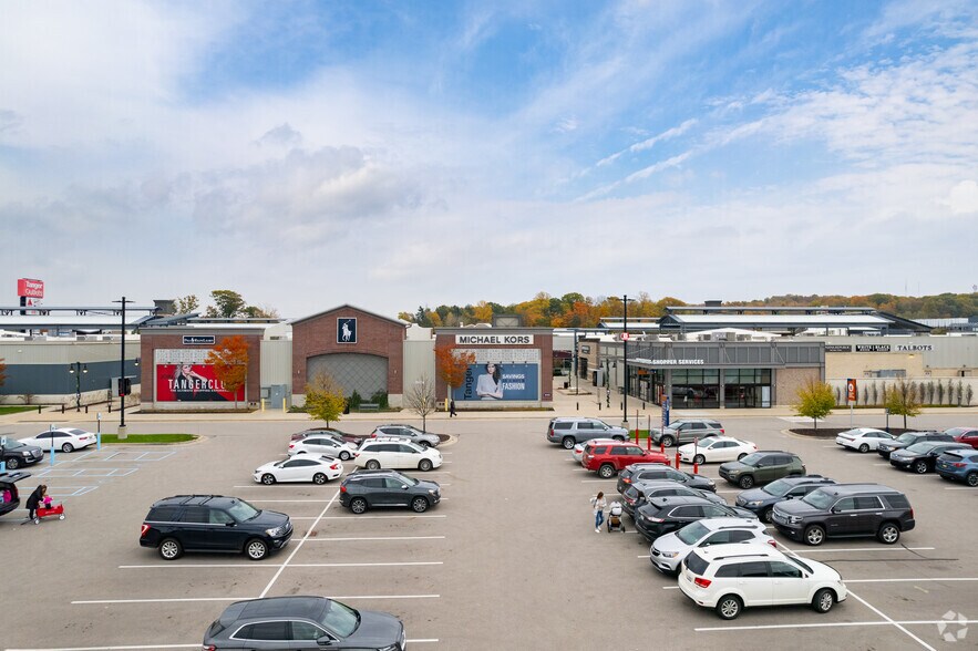 More Photos Of 350 84th St SW, Byron Center General Retail For Lease