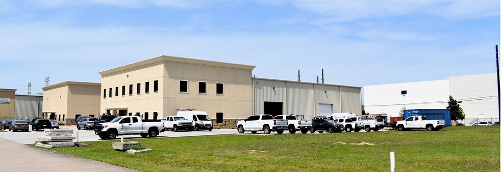 Primary Photo Of 12014 Windfern Rd, Houston Flex For Lease