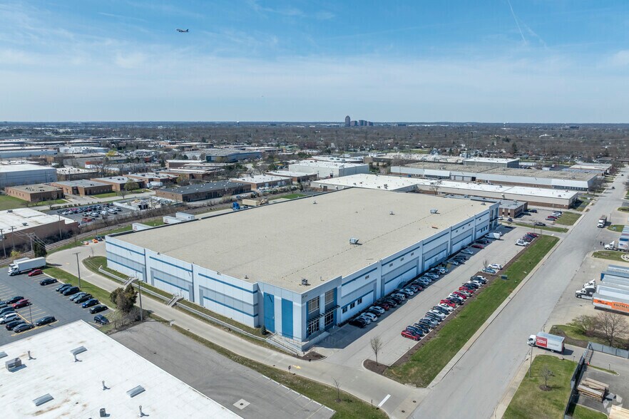 More Photos Of 901 Chase Ave, Elk Grove Village Distribution For Lease