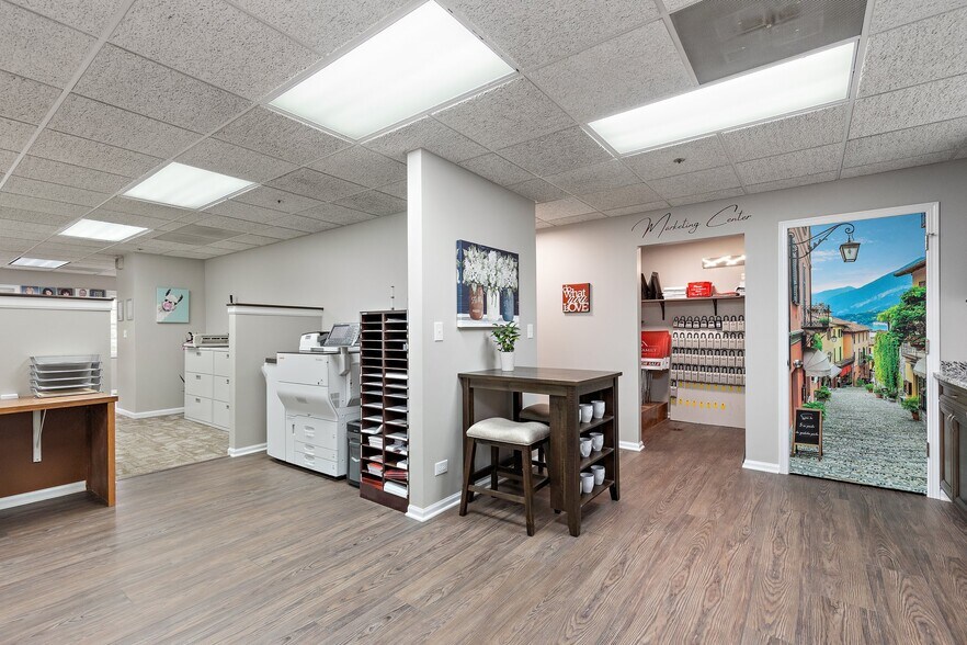 More Photos Of 1015-1025 W Wise Rd, Schaumburg Office For Sale