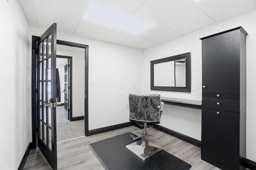 More Photos Of 12071-12079 Sheraton Ln, Cincinnati Medical For Sale