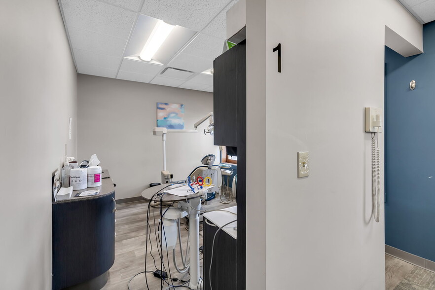 More Photos Of 4233-4227 Maple Rd, Buffalo Medical For Sale