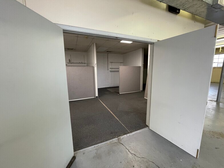 More Photos Of 45 Wadsworth St, Wallington Warehouse For Lease