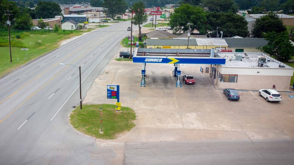 More Photos Of 45 Austin St, Hempstead Service Station For Sale