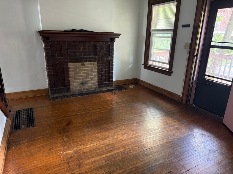 More Photos Of 2054 N 4th St, Columbus Apartments For Sale