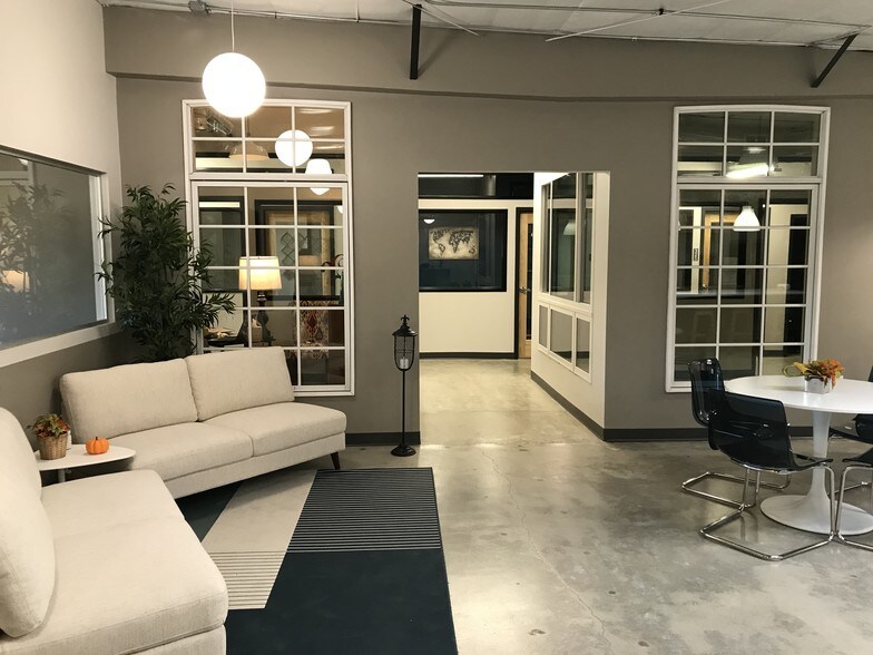 More Photos Of 1508 Nw Vivion Rd, Kansas City Coworking Space