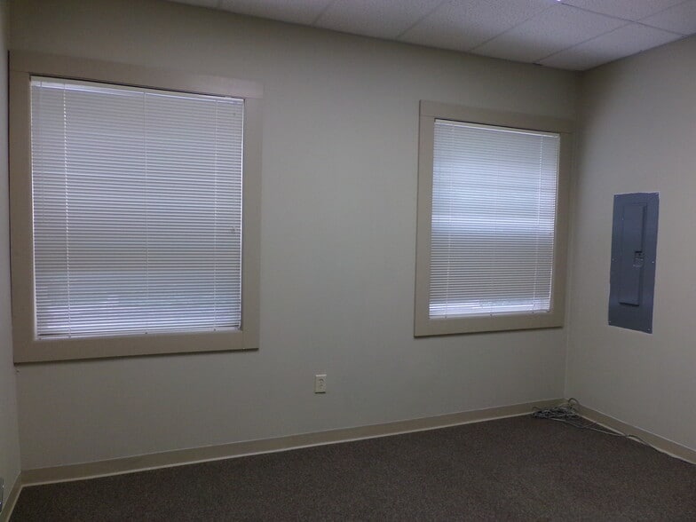 More Photos Of 171 Daniel Webster Hwy, Belmont Storefront Retail Office For Lease