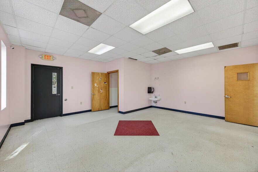 More Photos Of 3910 Princess Place Dr, Wilmington Daycare Center For Lease