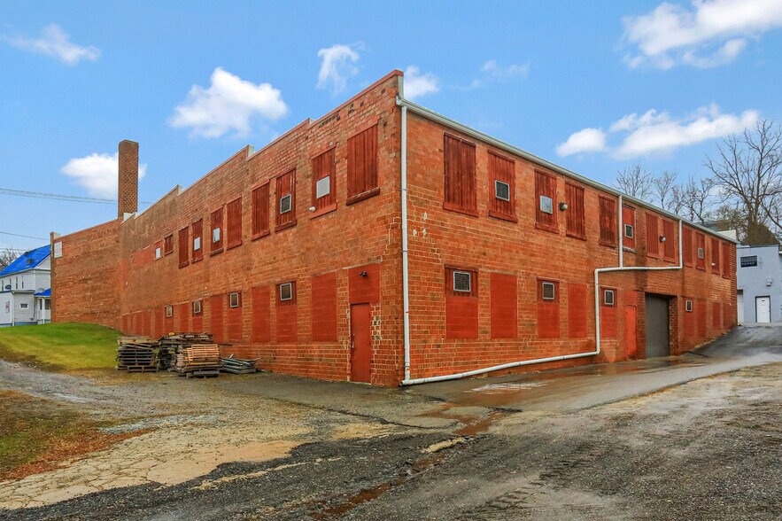 More Photos Of 468 E Washington St, New Castle Manufacturing For Lease