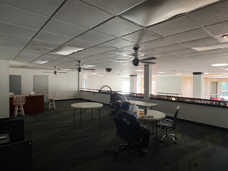 More Photos Of 6 Gateway Blvd W, Savannah Auto Dealership For Lease
