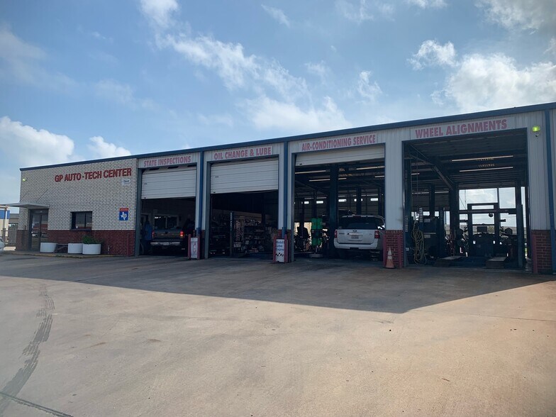 More Photos Of 200 Daniel Moore St, Portland Auto Repair For Sale