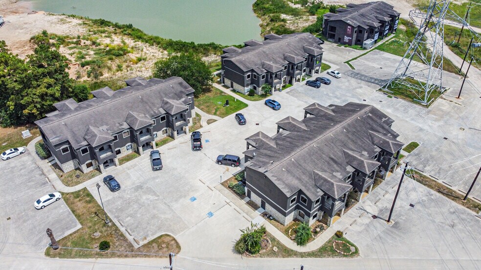 More Photos Of 20550 Townsen Blvd, Humble Office For Sale