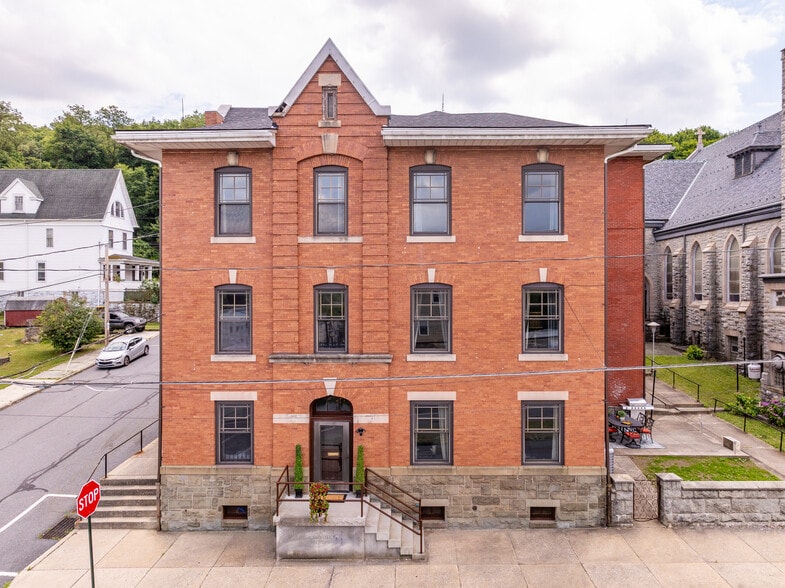 More Photos Of 124 E Abbott St, Lansford Specialty For Sale