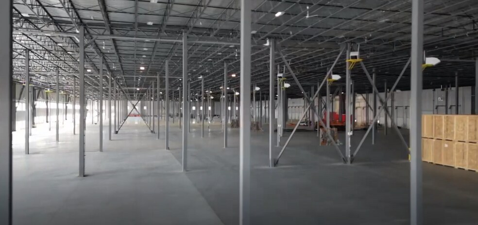 More Photos Of 2089 Calypso St, Limoges Distribution For Lease