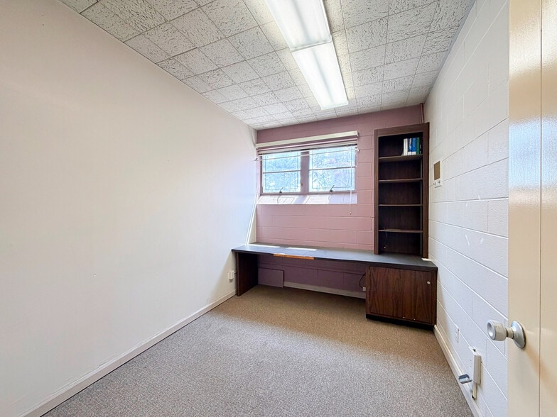 More Photos Of 906 Wilson St NE, Decatur Coworking Space
