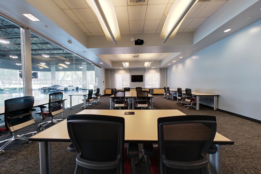 More Photos Of 521 Charcot Ave, San Jose Showroom For Lease