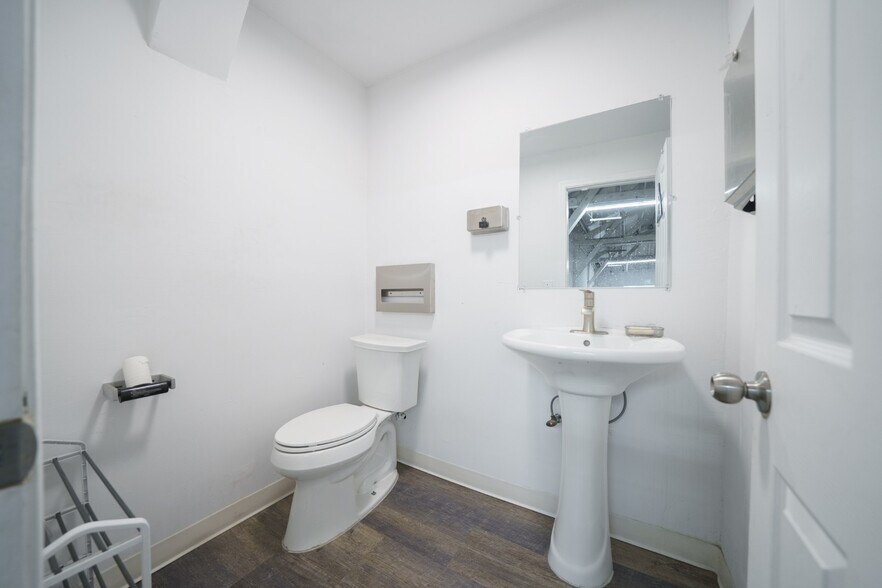 More Photos Of 3515 S Avalon Blvd, Los Angeles Warehouse For Sale