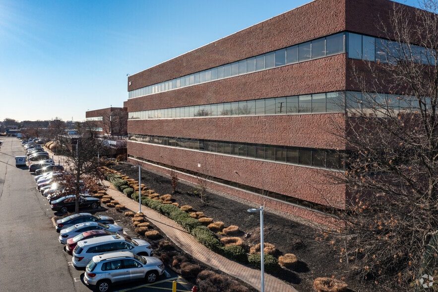 More Photos Of 2147 State Route 27 S, Edison Office For Lease