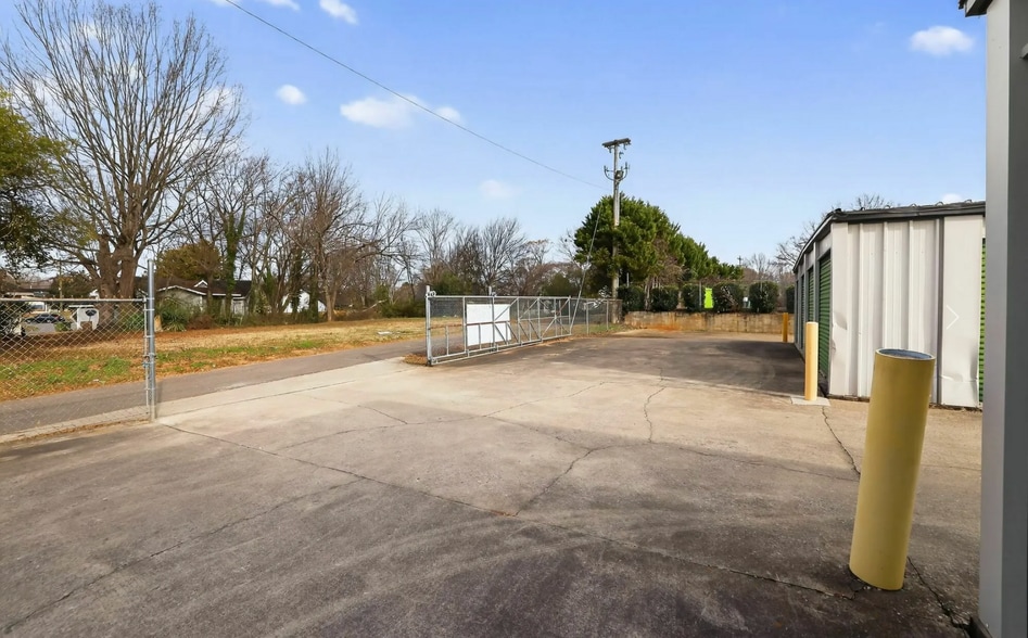 More Photos Of 939 N Logan St, Gaffney Self Storage For Sale