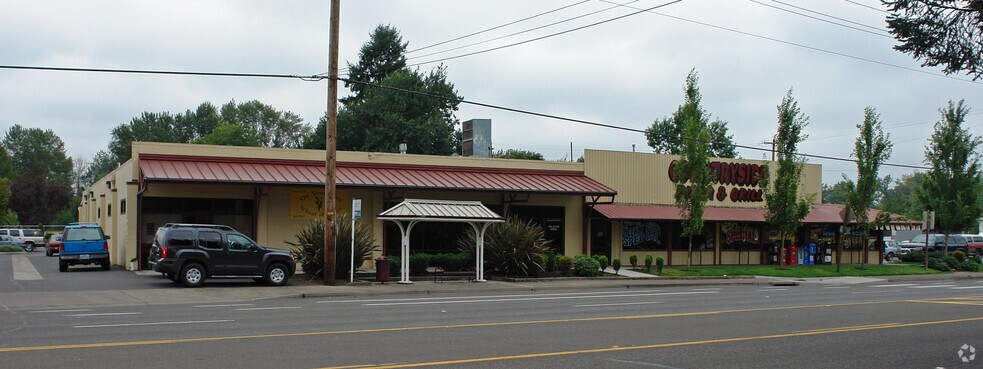 More Photos Of 645 River Rd, Eugene Restaurant For Lease